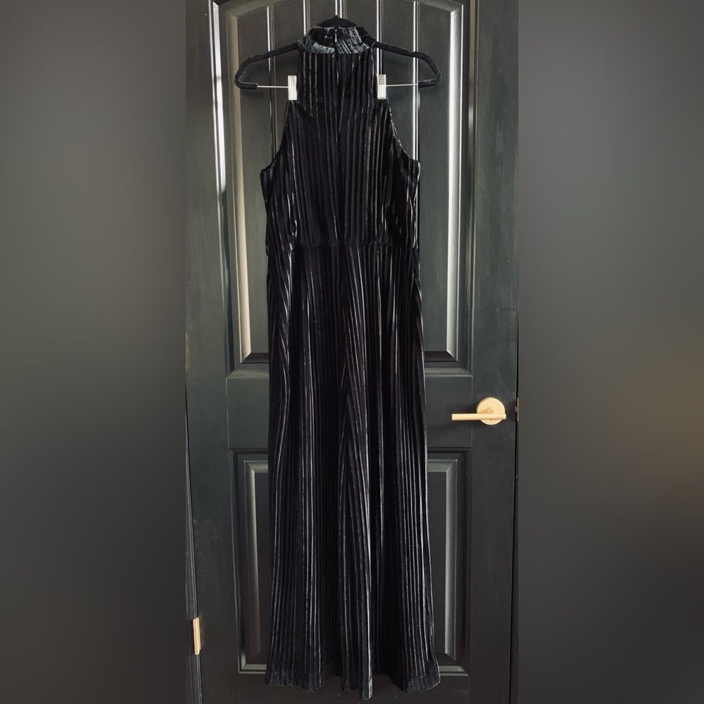 Alexia Admor Meghan Velvet Jumpsuit Black | Size 8 - Picture 3 of 10